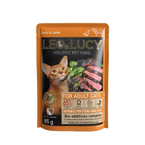 LEO&LUCY - Влажный холистик корм консервированный полнорационный - кусочки в соусе для взрослых кошек с уткой, ягненком и биодобавками, подходит для стерилизованных
