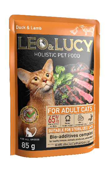 LEO&LUCY - Влажный холистик корм консервированный полнорационный - кусочки в соусе для взрослых кошек с уткой, ягненком и биодобавками, подходит для стерилизованных